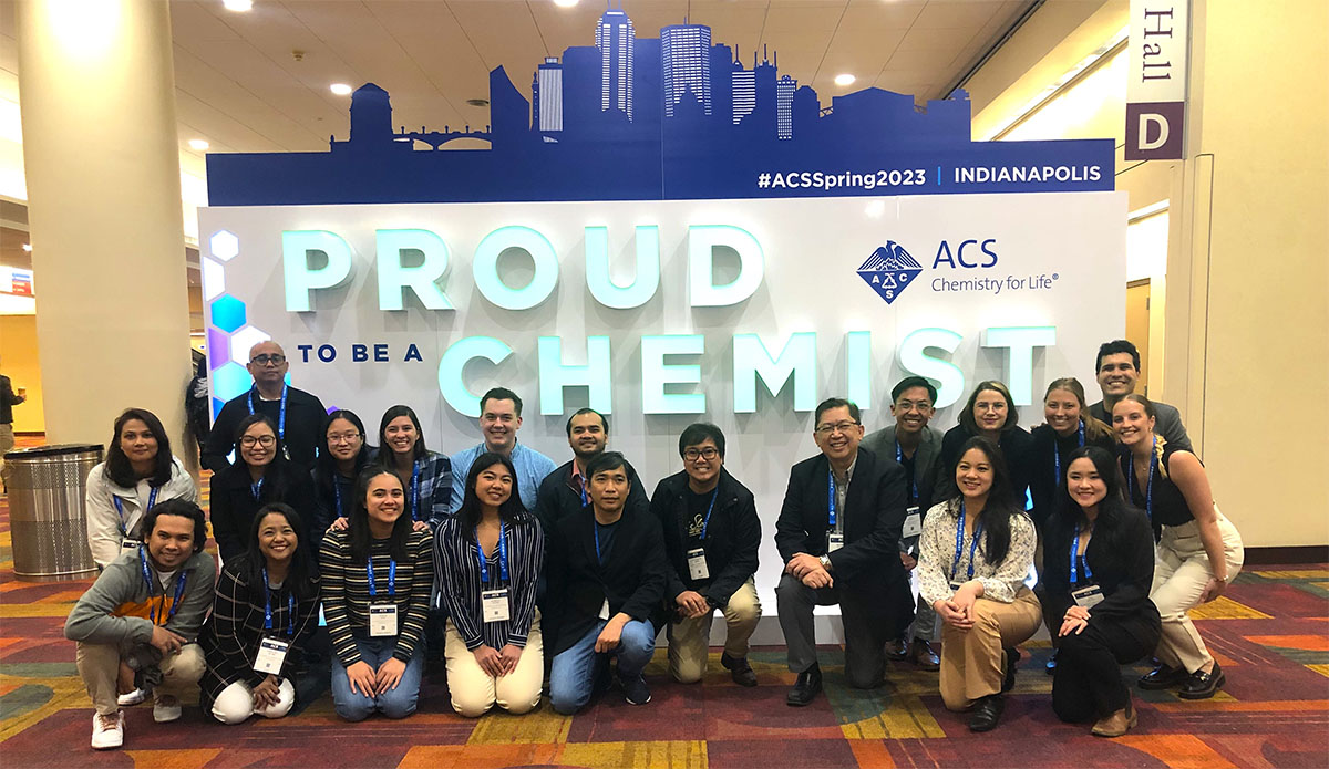 Rigoberto Advincula and a group of students at ACS convention.